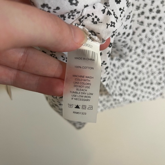 Court and Rowe Black and White Floral Sleeveless Blouse NWT - Picture 5 of 9